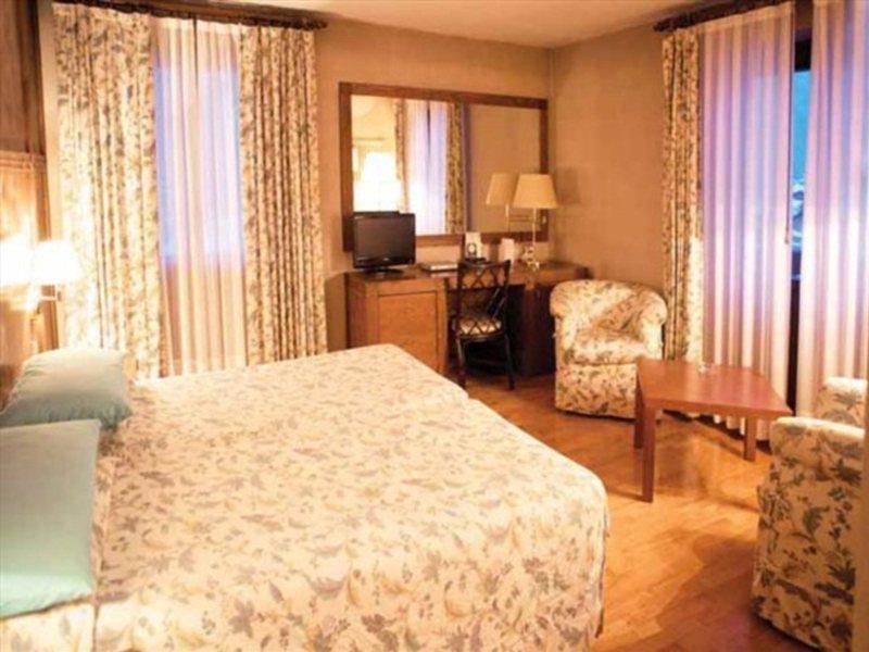 Savoia Palace Hotel 마돈나 디 캄필리오 외부 사진